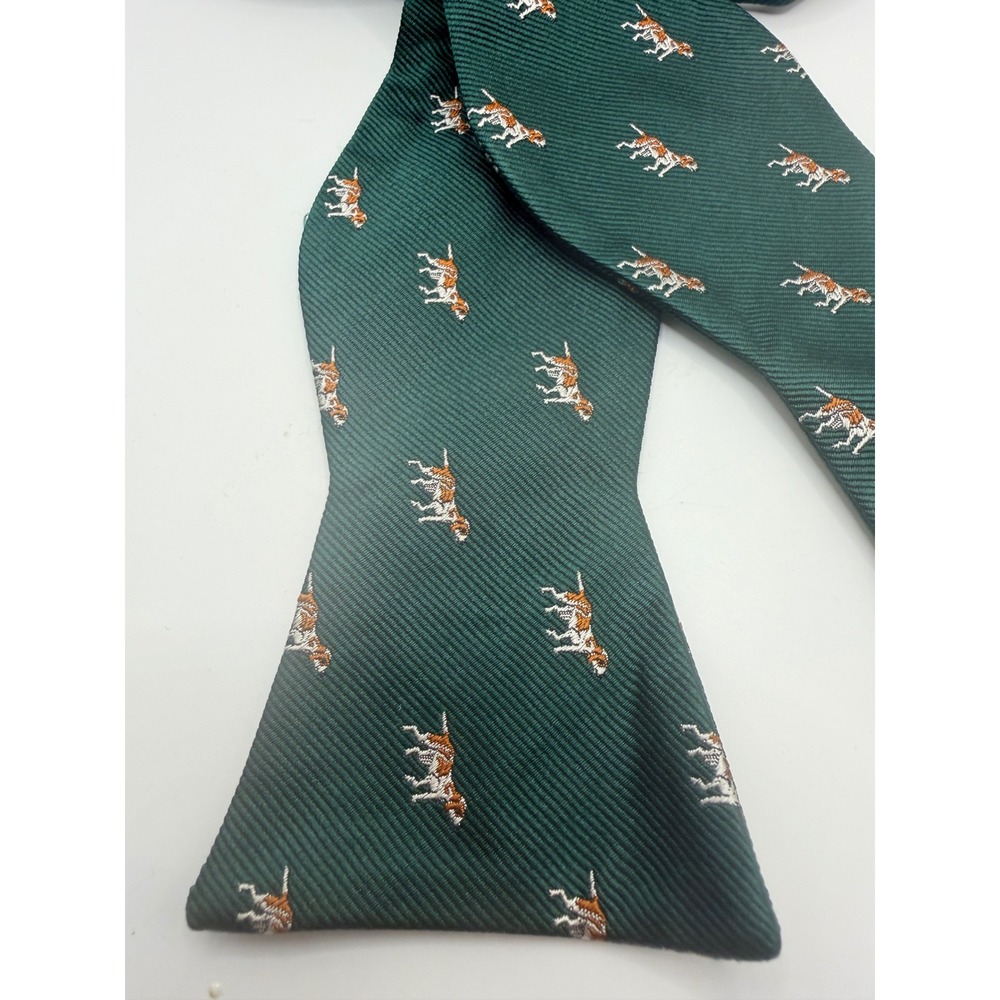 Tommy Hilfiger Mens Green Silk Bow Tie Hunting Dog Equestrian Motif Self Tie